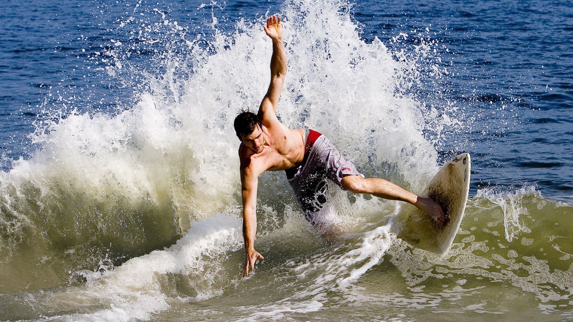 皇冠娱乐平台入口-圣安东尼奥马刺首回合绝杀菲尼克斯太阳，梅西砍下7记关键球，全场沸腾